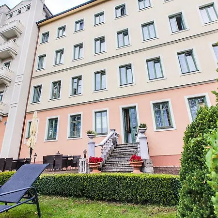 Panorama 4* كارلوفي فاري